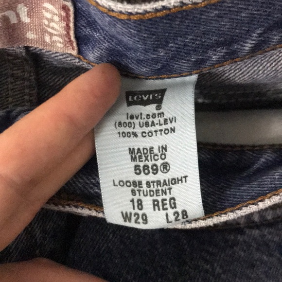 Levi’s Jean shorts - Picture 3 of 3